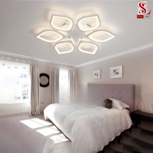 Mã mẫu 6 Cánh Sen Kiểu dáng 6 cánh đối xứng dạng cánh sen Kích thước Khoảng 700 × 500 × 80 mm Chiều dài ~70 cm Chiều rộng ~50 cm Độ dày/chiều cao ~8 cm Số cánh 6 cánh Nguồn sáng LED tích hợp Công suất tham khảo 96–120W Màu ánh sáng 3 chế độ: trắng / vàng / trung tính Nhiệt độ màu ~3000K / 4000K / 6500K Điện áp AC 220V – 50Hz Chất liệu Khung hợp kim nhôm + chụp mica Màu khung Trắng / bạc Điều khiển Công tắc hoặc remote tùy phiên bản Diện tích chiếu sáng phù hợp Khoảng 15–25 m² Không gian phù hợp Phòng ngủ, phòng khách, phòng ăn Lắp đặt Ốp trực tiếp lên trần Tuổi thọ LED Khoảng 30.000–50.000 giờ